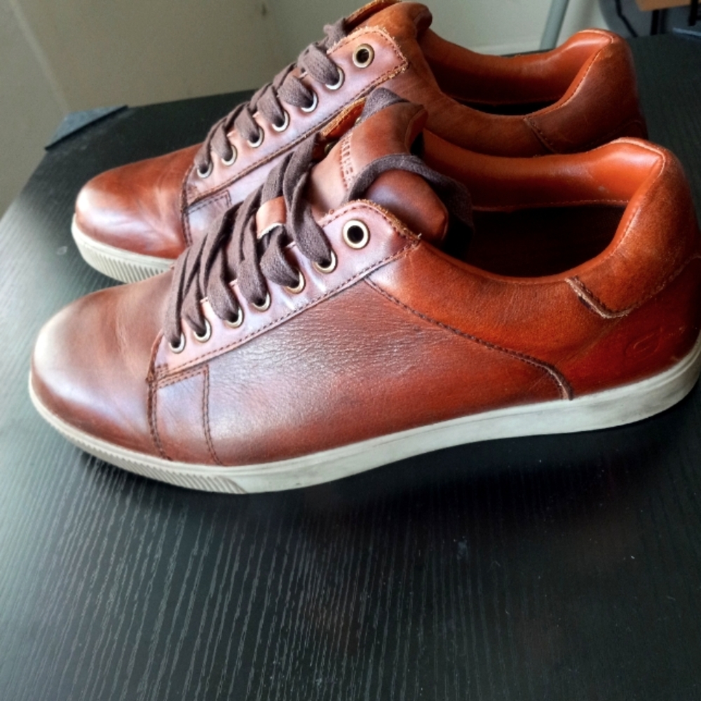 Skechers Dress-up Casual Tan Sneakers size 9.5 Mens